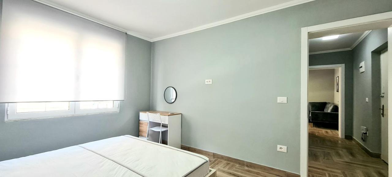 Apartament 2V1 - 21 Dhjetori Tirana Zewnętrze zdjęcie