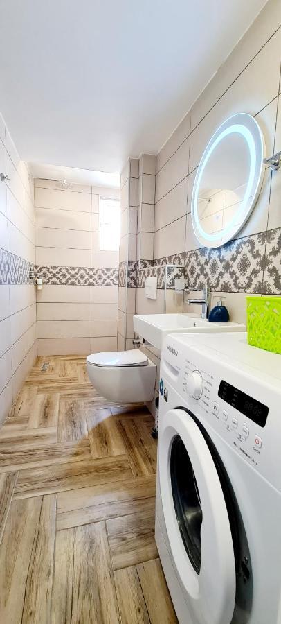 Apartament 2V1 - 21 Dhjetori Tirana Zewnętrze zdjęcie