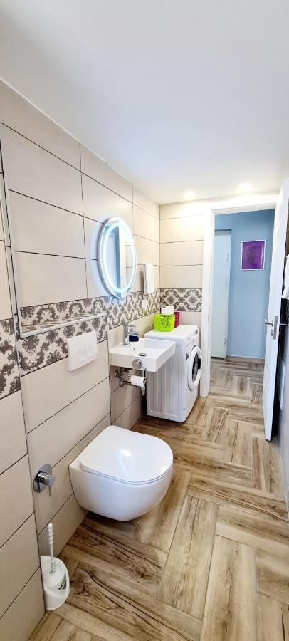 Apartament 2V1 - 21 Dhjetori Tirana Zewnętrze zdjęcie